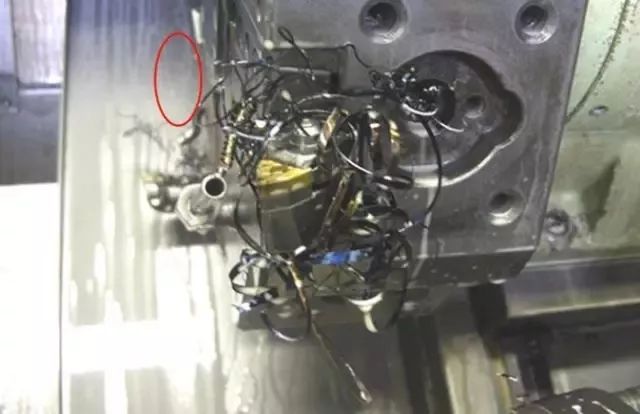 鐵屑總是纏到工件上怎么辦？