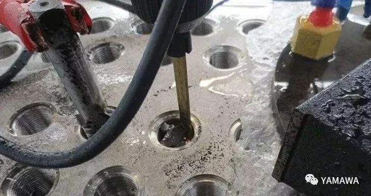 絲錐斷孔里了，怎么取出來？